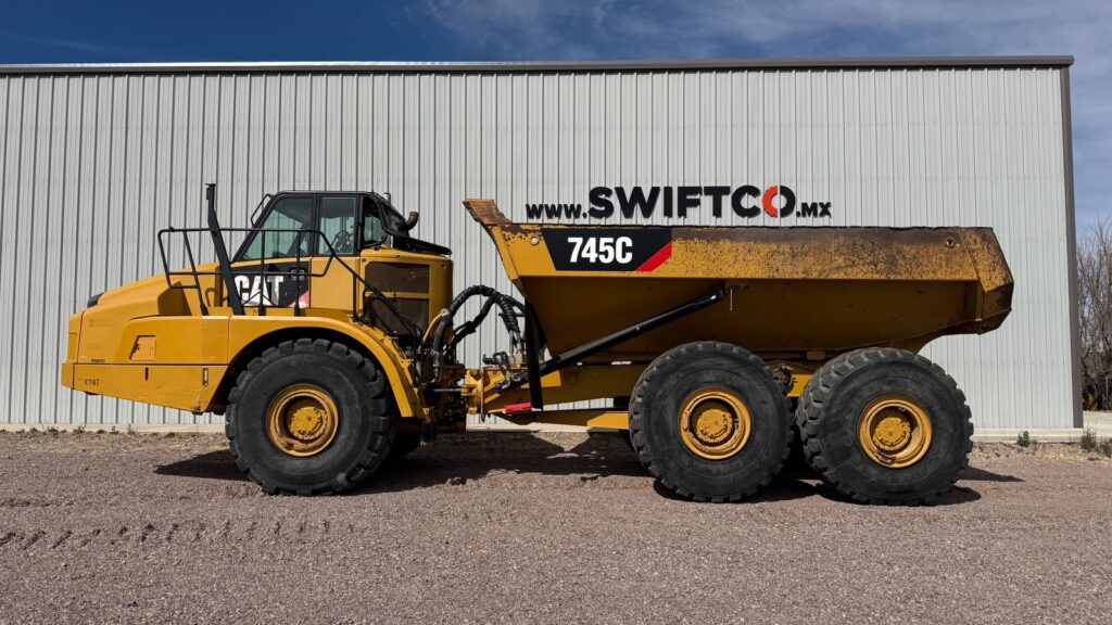 #2117 CAMION ARTICULADO CATERPILLAR 745C 2015