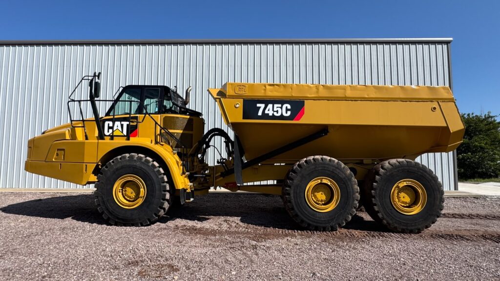 #2133 CAMION ARTICULADO CATERPILLAR 745C 2015